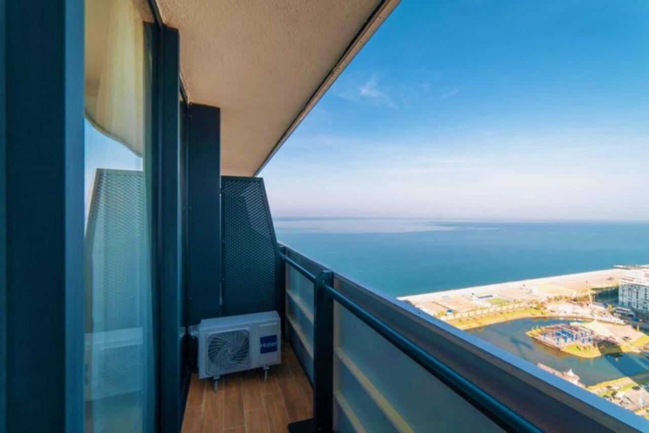 View & More Aparthotel In Batumi Exteriör bild