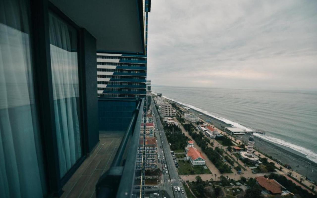 View & More Aparthotel In Batumi Exteriör bild