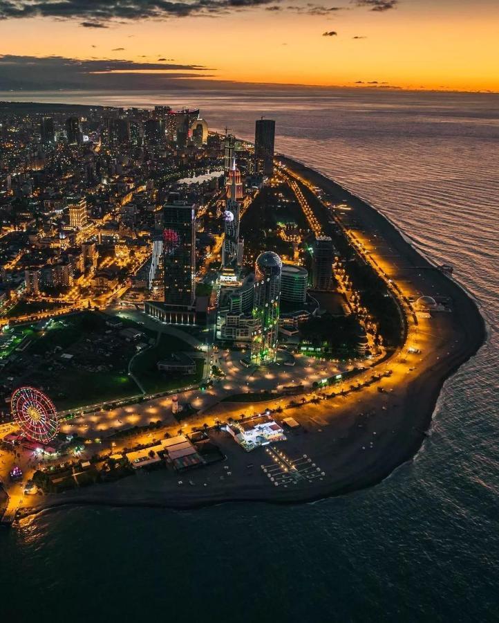 View & More Aparthotel In Batumi Exteriör bild