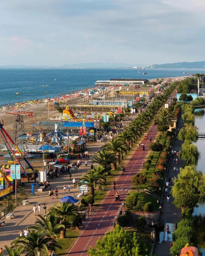 View & More Aparthotel In Batumi Exteriör bild